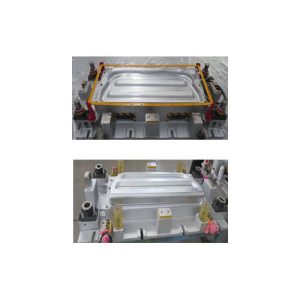 Matrice de formage et de découpage pour porte-manteau